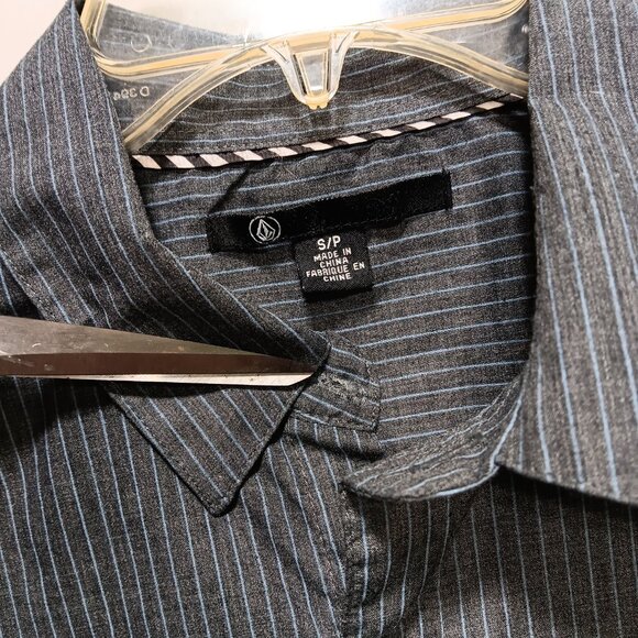 Volcom Long Sleeve‎ Button Down Shirt  Size Small surf shirt casual E20 - Picture 5 of 9
